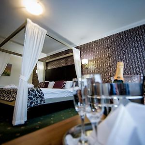 Double Room Four Poster Bed